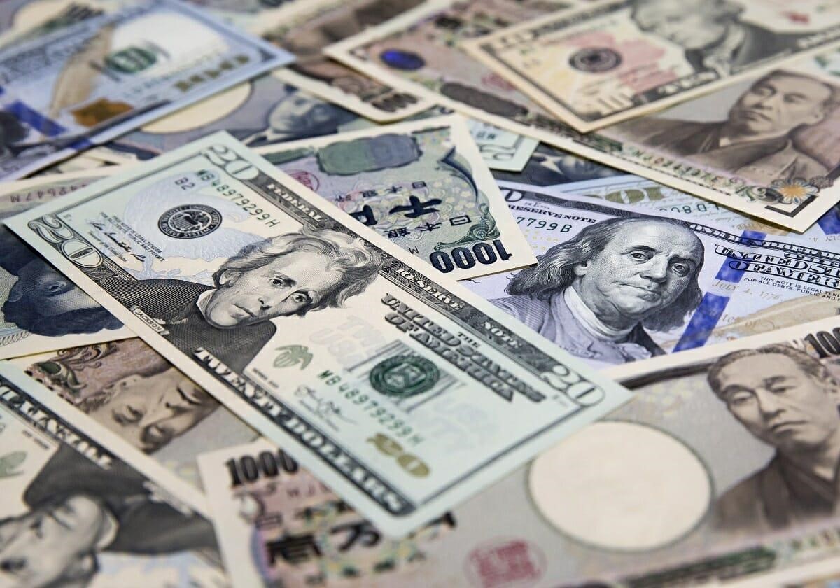 日元贬值冲击波：日本人狂抛美债|日本_新浪财经_新浪网